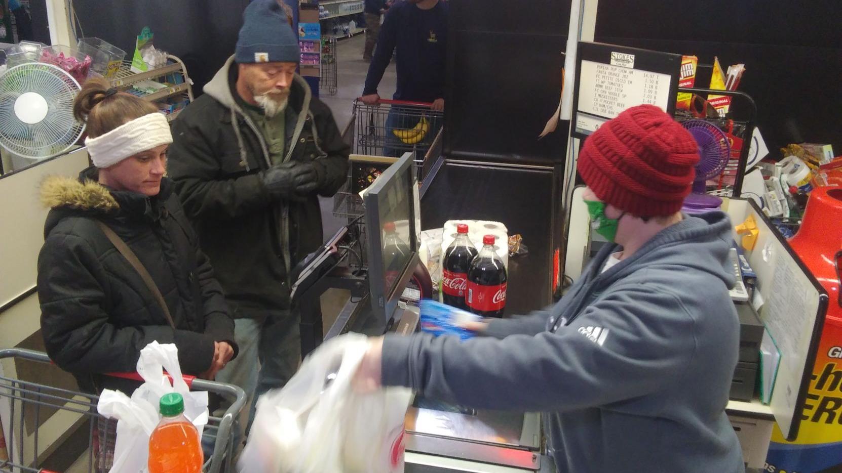 New Albany grocery stores stay busy during winter storm